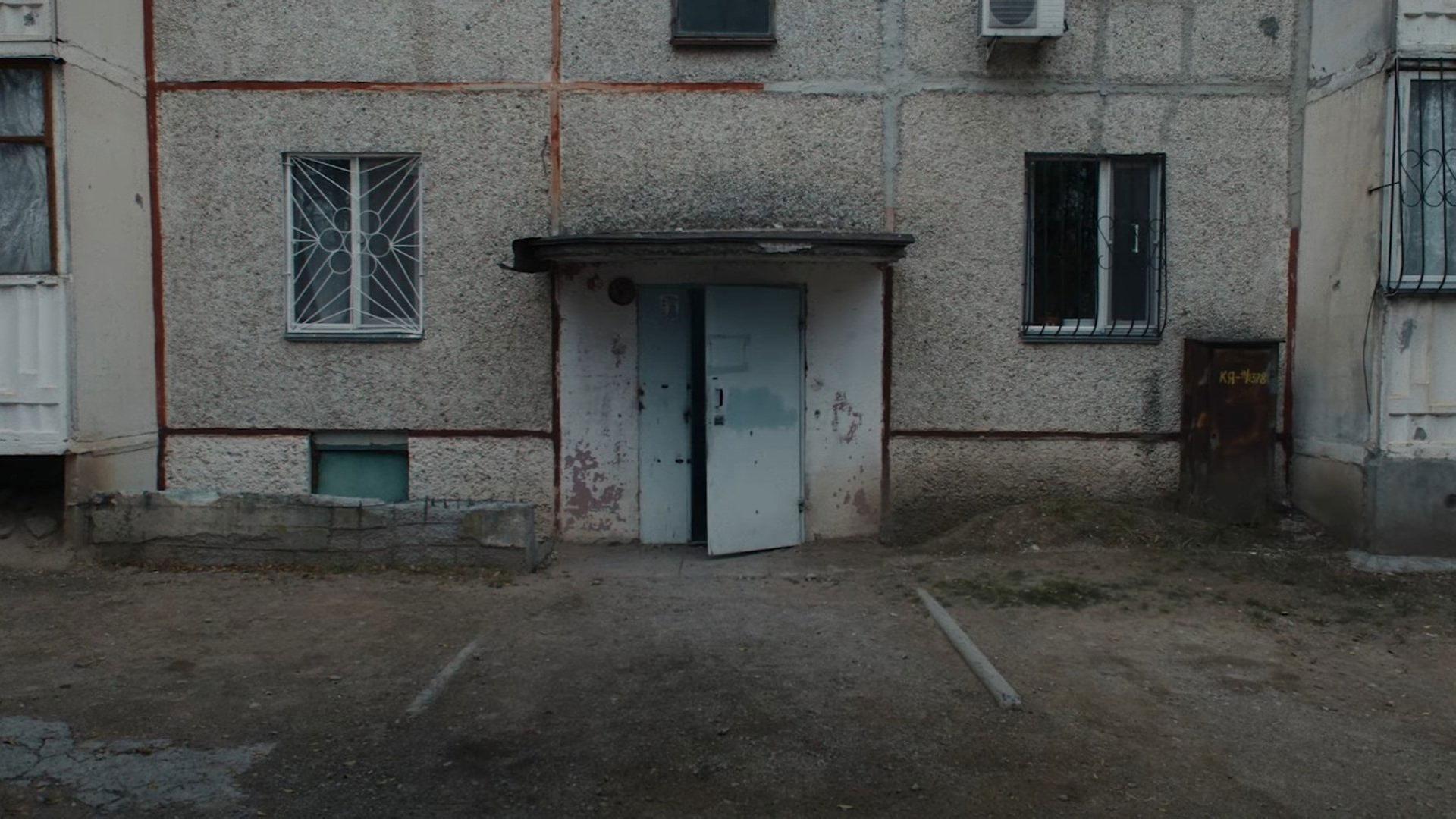 Взаперти